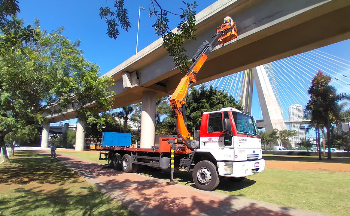 Alugue aqui cesto aéreo acoplado - Help Transportes